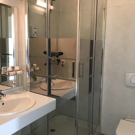 Abel Economique Parking Prive Wifi ホテル *